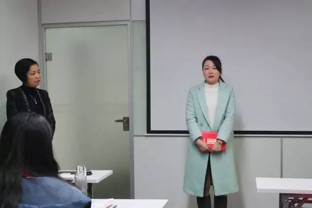 東方龍商務(wù)舉行2015年度工作總結(jié)表彰暨2016年工作計劃會議 東方龍商務(wù)舉行2015年度工作總結(jié)表彰暨2016年工作計劃會議