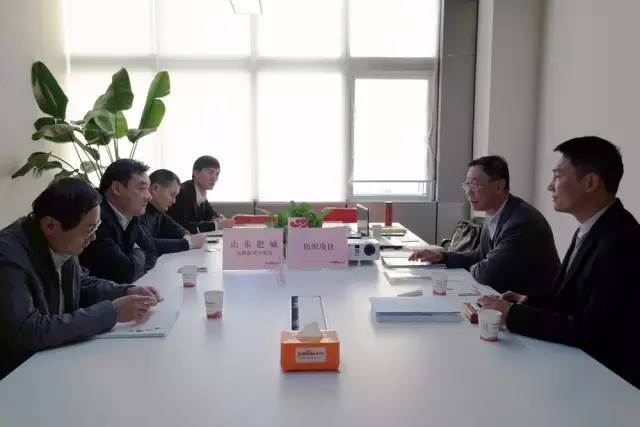 東方龍商務(wù)成功舉辦紡織廠外遷投資選址項(xiàng)目的政府對(duì)接會(huì) 東方龍商務(wù)成功舉辦紡織廠外遷投資選址項(xiàng)目的政府對(duì)接會(huì)