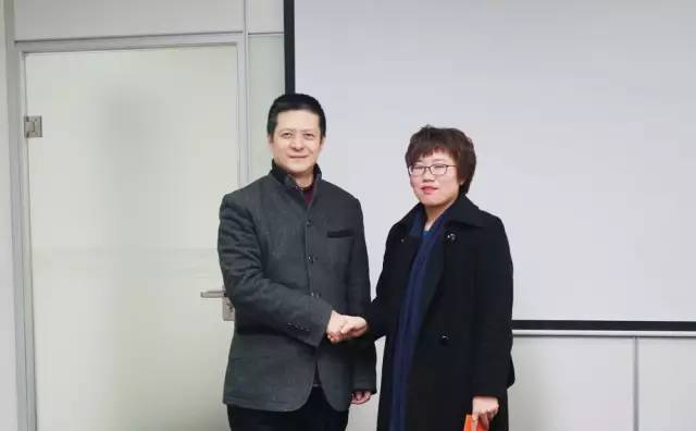 東方龍商務(wù)舉行2015年度工作總結(jié)表彰暨2016年工作計劃會議 東方龍商務(wù)舉行2015年度工作總結(jié)表彰暨2016年工作計劃會議