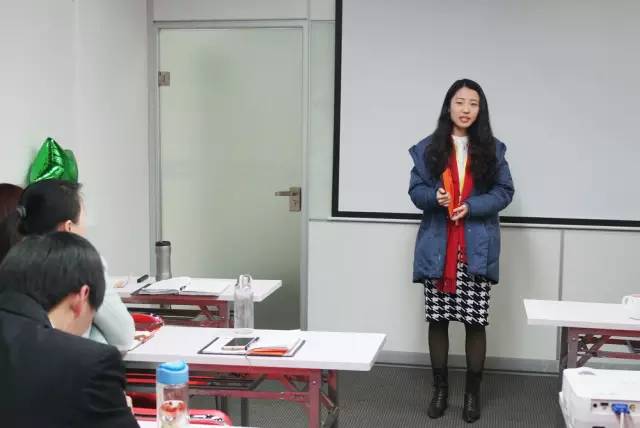 東方龍商務(wù)舉行2015年度工作總結(jié)表彰暨2016年工作計劃會議 東方龍商務(wù)舉行2015年度工作總結(jié)表彰暨2016年工作計劃會議