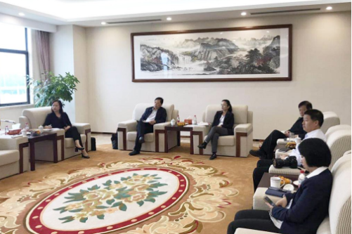 陪同政府園區(qū)對接考察高端包裝戶外型材投資選址項目,深化對接合作,推進項目加快落地 陪同政府園區(qū)對接考察高端包裝戶外型材投資選址項目,深化對接合作,推進項目加快落地