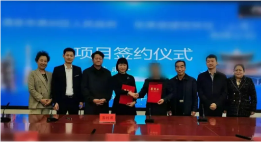 今日，由集團(tuán)精準(zhǔn)推介的兩個(gè)優(yōu)質(zhì)投資選址項(xiàng)目分別與甘肅某地方政府、陜西某地方政府成功簽訂投資協(xié)議 