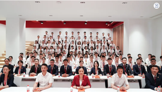  三地齊亮相，拼干勁，創(chuàng)戰(zhàn)績！集團成功舉行9月份委托招商引資經營服務分析暨“大干100天”動員誓師大會