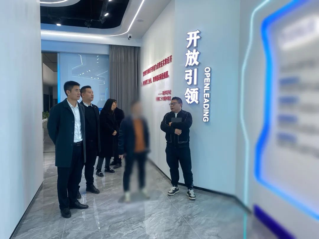 華為、蘋(píng)果等知名企業(yè)優(yōu)質(zhì)合作商！專(zhuān)精特新觸控顯示屏擴(kuò)建投資選址項(xiàng)目方反向考察四川某地方政府